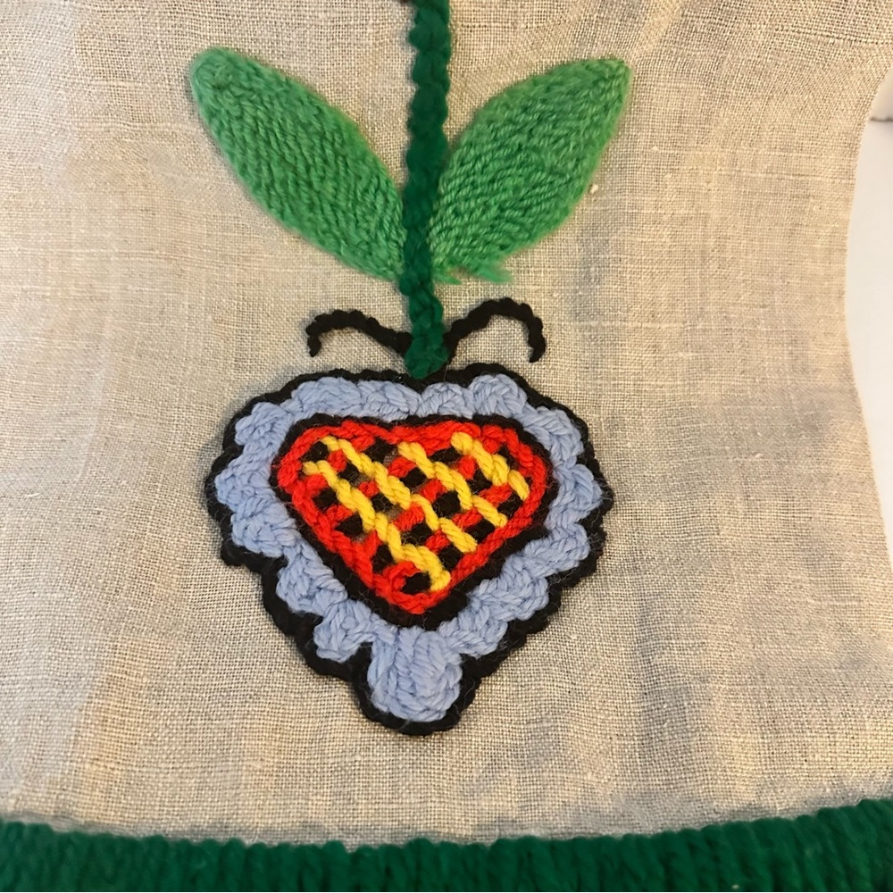 Gorgeous vintage handmade yarn art wall hanging - Picture 6 of 7